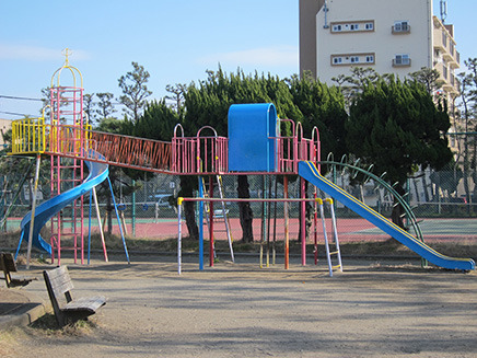 コンビネーション遊具。いろいろな遊びが楽しめる優れもの。