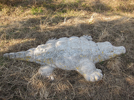 これはワニのベンチ?