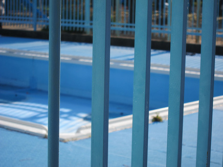 幼児用ミニプール。夏季以外は立ち入り禁止。