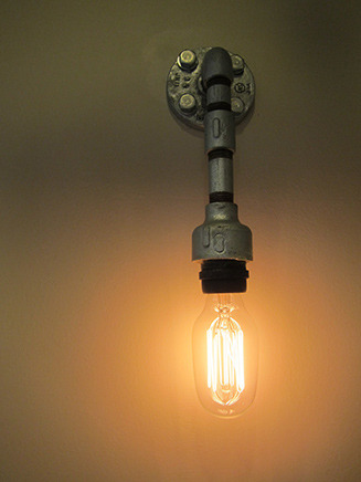 種類の異なる照明器具が使われている。