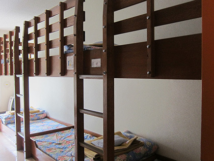 3階の宿泊室。児童生徒用(2段ベッド10人部屋・18室)。