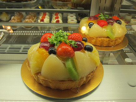 6種類のフルーツをふんだんに使ったタルトケーキも人気。