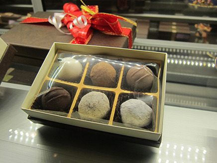 スイスの老舗メーカー“フェルクリン社”のチョコレートを使用。