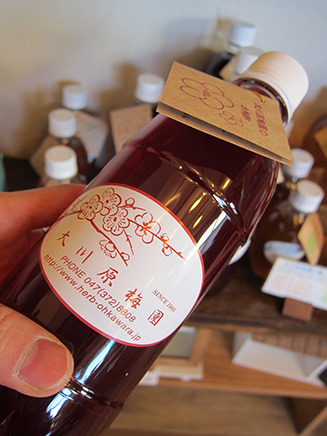 ドレッシングやドリンクが作れる季節限定商品「赤梅酢」。