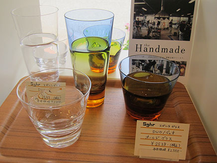 スガハラガラスのグラスは、飲み物の味のランクを上げる逸品。
「オールドグラス」各2538円～。