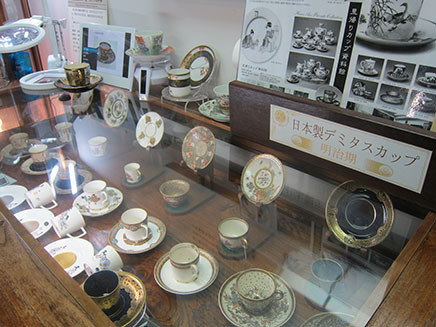 明治時代の日本製デミタスカップ。