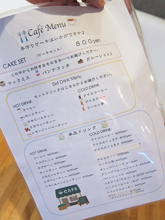 カフェのメニュー表。
手作りケーキセットは800円。