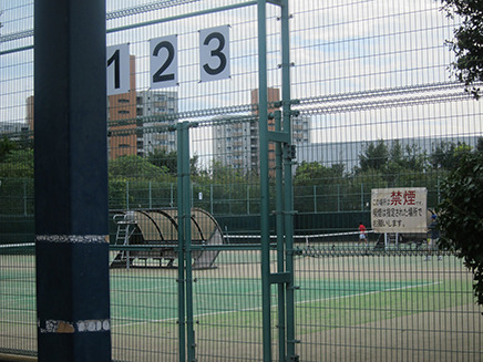 スポーツ広場の“テニスコート”。