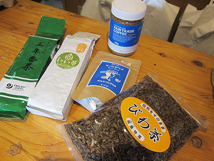 嗜好品のコーヒー、紅茶、緑茶、番茶の他、山口県祝島特産の“びわ茶”も。
