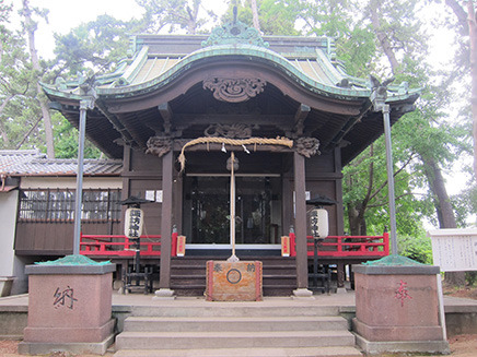 諏訪神社の拝殿。