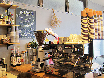 コーヒーはニュージーランドに本社があるALLPRESS社のエスプレッソマシーンを使う。