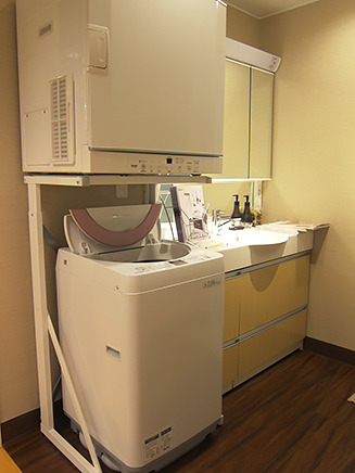 洗面化粧台・洗濯機・乾燥機の一例。
同じメーカーを揃えると統一感がありスタイリッシュに！