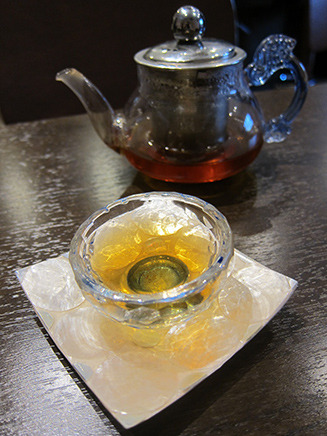 最高茶葉を使った「高級本格ウーロン茶」。