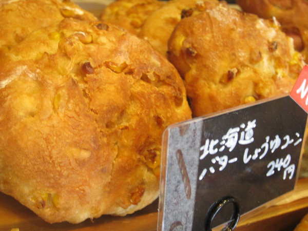 香ばしく焼き上げた「北海道バターしょうゆコーン」は、食欲がそそられる。