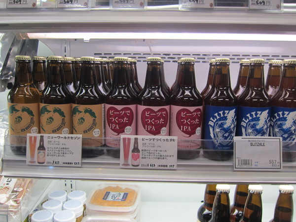 市川市のクラフトビール醸造所“ありのみブルワリー”で造られたビール各種も販売。