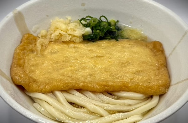 「温かいきつねうどん」。
