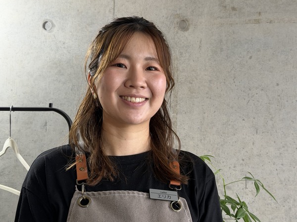 nail salon ASUNALOのオーナーでありネイリストのerikaさん。