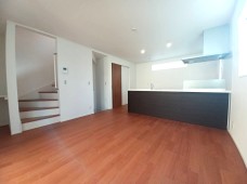 市川市市川２丁目　新築戸建　角地に堂々完成！