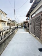 交通量の少ない前面道路です。
小さなお子様がいるご家庭でも安心です！
