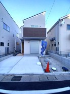 車好きの方も嬉しい駐車スペース付き物件
