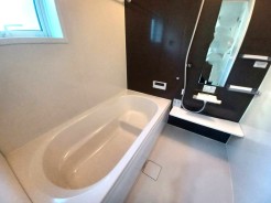 お手入れ簡単でキレイを保つ技術の数々が、家事の負担を減らしてくれます。暖かいお風呂でゆっくりと入浴し一日の疲れを癒す大切な空間をお過ごしください

