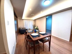 キッチンと統一感のある家具など設置し、お洒落な空間に！
