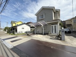 交通量の少ない前面道路です。
小さなお子様がいるご家庭でも安心です！
