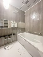 お手入れ簡単でキレイを保つ技術の数々が、家事の負担を減らしてくれます。暖かいお風呂でゆっくりと入浴し一日の疲れを癒す大切な空間をお過ごしください

