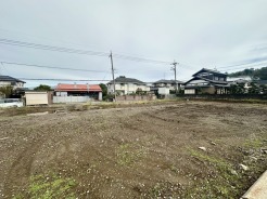 交通量の少ない前面道路です。
小さなお子様がいるご家庭でも安心です！
