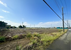 交通量の少ない前面道路です。
小さなお子様がいるご家庭でも安心です！

