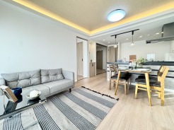 ゆったりと快適にお過ごしいただけるLDKは、お子様のキッズスペースに使え、リビング学習にも最適！
家族が集いやすいゆとりを確保し、おしゃべりやコミュニケーションがとりやすいレイアウトを考えた、居心地のよいリビングです。
