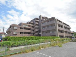 西船橋駅から徒歩８分のシックなブラウンタイル張りで重厚感あるマンション