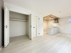 【１号棟】リビングダイニングスペースです。
ご家族の楽しい会話が聞こえてきますね！
