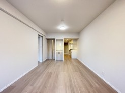 光と風が溢れる開放的なダイニングには自然と家族みんなが集まってきます。明るく穏やかな空気の中で飲んだり、食べたり、笑ったり。
