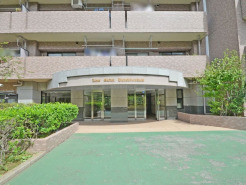 マンションエントランス