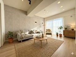 休日はお陽さまの光がたっぷり差し込むぽかぽかリビングで過ごしませんか？
※家具はイメージです。