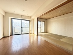 キッチンと統一感のある家具など設置し、お洒落な空間に！
