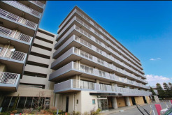 平成１７年１１月築、９階建てマンション