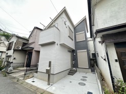 建物完成しました！
閑静な住宅地で小さなお子様がいるご家族にも安心。
住宅地で叶える穏やかな新生活が待ってます。
是非、現地ご内見ください！
