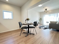 ご家族だんらんのスペースとなるダイニング。家具の配置がしやすい広さを確保しています！
