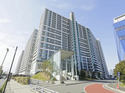 フィットネスルームやカフェラウンジ、ゲストルーム、パーティールームなど共用施設充実のマンション