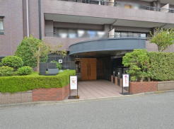 マンションエントランス