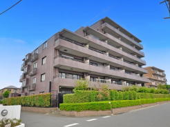 京成本線「東中山」駅徒歩６分。