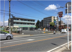 ファミリーマート中山競馬場前店