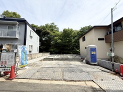 新規分譲地につき現在建築中です！
完成が楽しみですね！
同仕様の完成現場をご案内出来ますので、お気軽にお問い合わせください！
