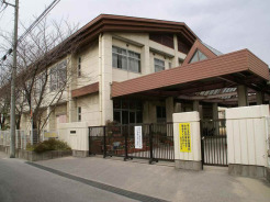 稲荷木小学校