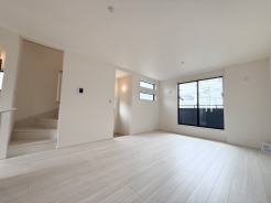 落ち着いた雰囲気に包まれて、伸びやかな空間の中で、ゆったりと家族団らんのひとときを過ごせます。
