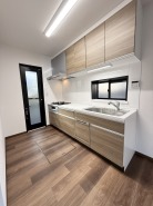 独立したキッチンはお料理好きの奥様に人気です！
集中してお料理に没頭できますね！！
来客時にキッチン廻りが見えないのも人気の理由です！
