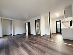 キッチンと統一感のある家具など設置し、お洒落な空間に！
