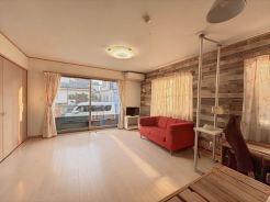 ご家族だんらんのスペースとなるリビング。家具の配置がしやすい広さを確保しています！
